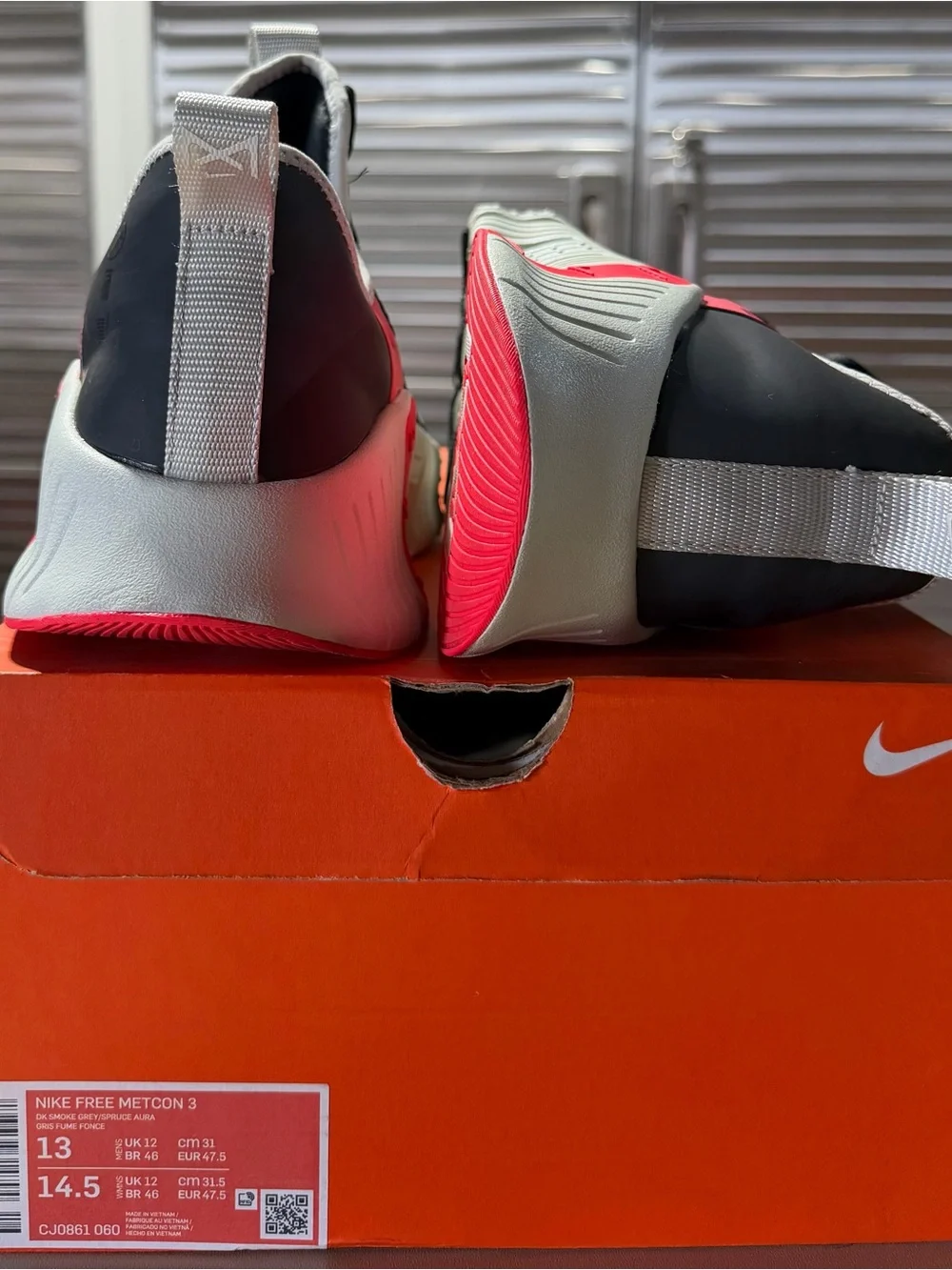 Nike Men’s’ Black White and Pink Trainer Sneakers
